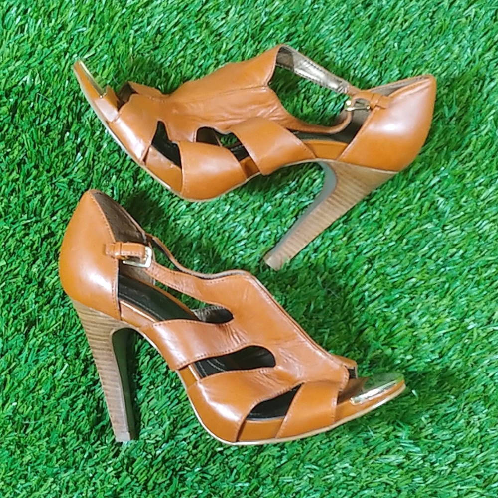 Tahari leather heels 7.5 *brand new*